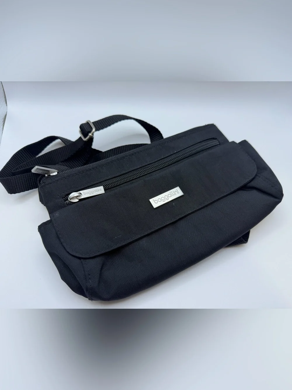 Baggallini Black Belt Bag with Silver Hardware